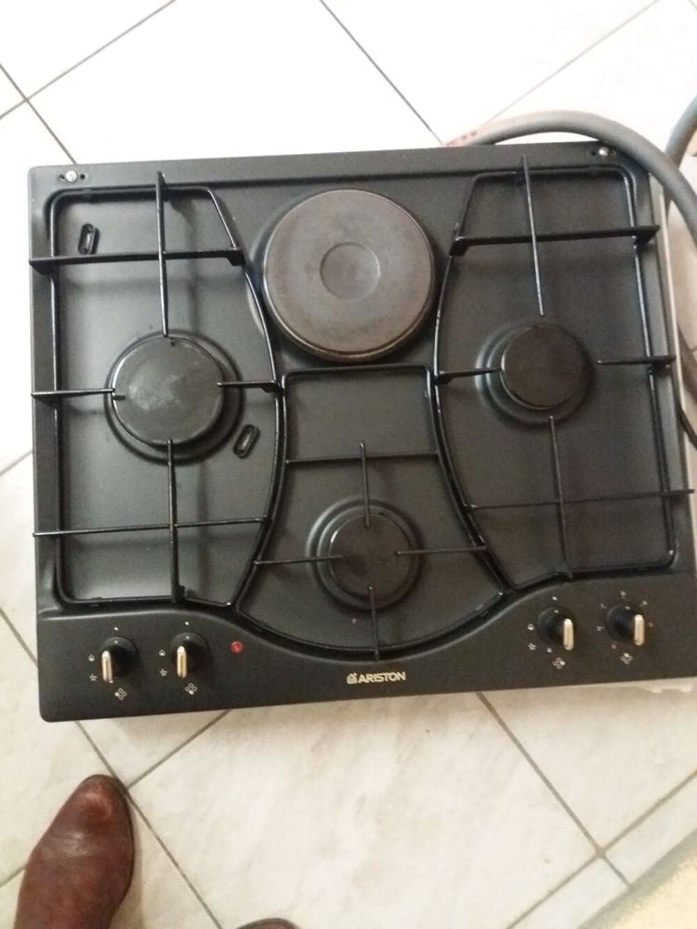 Plaque de cuisson 3 feux gaz + 1 Plaque &eacute;l&eacute;ctrique Electroménager