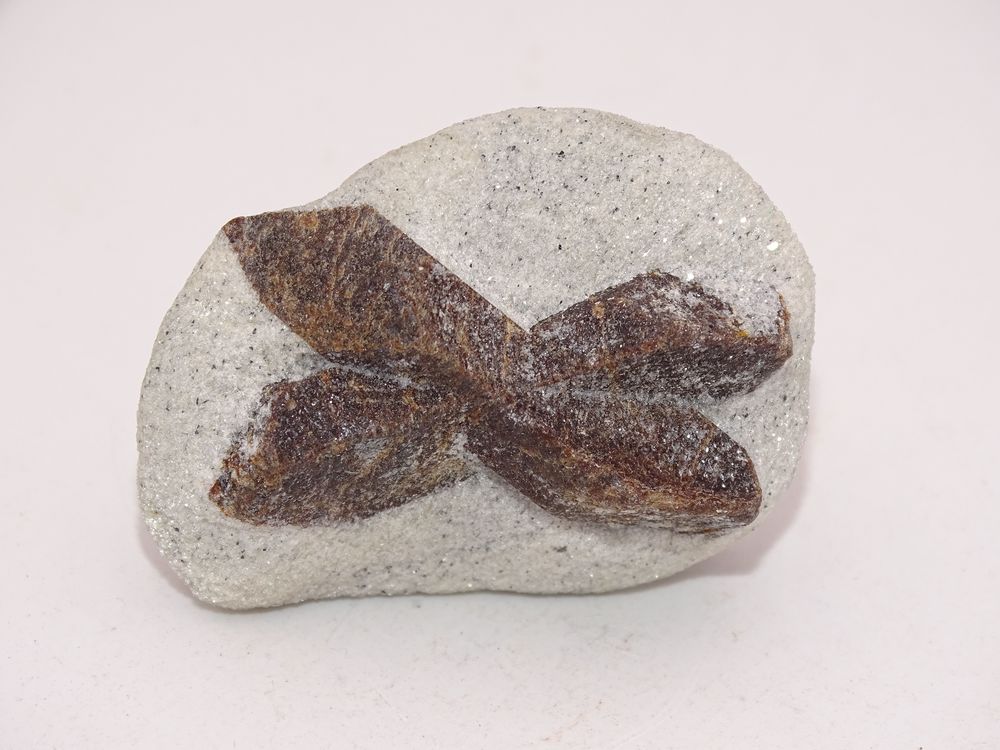 Staurolite P&eacute;ninsule de Kola Russie 28gr 45 x 32 x 17 mm 