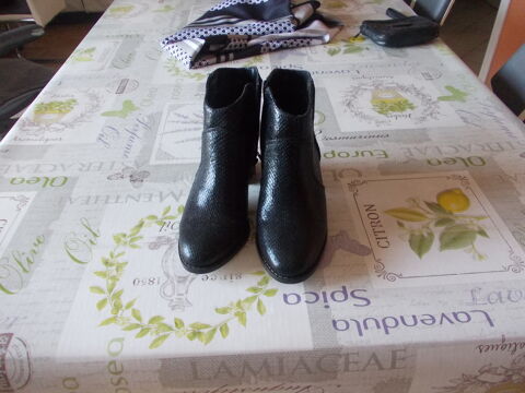 BOTTINES NOIRES TAILLE 38 15 Limours (91)