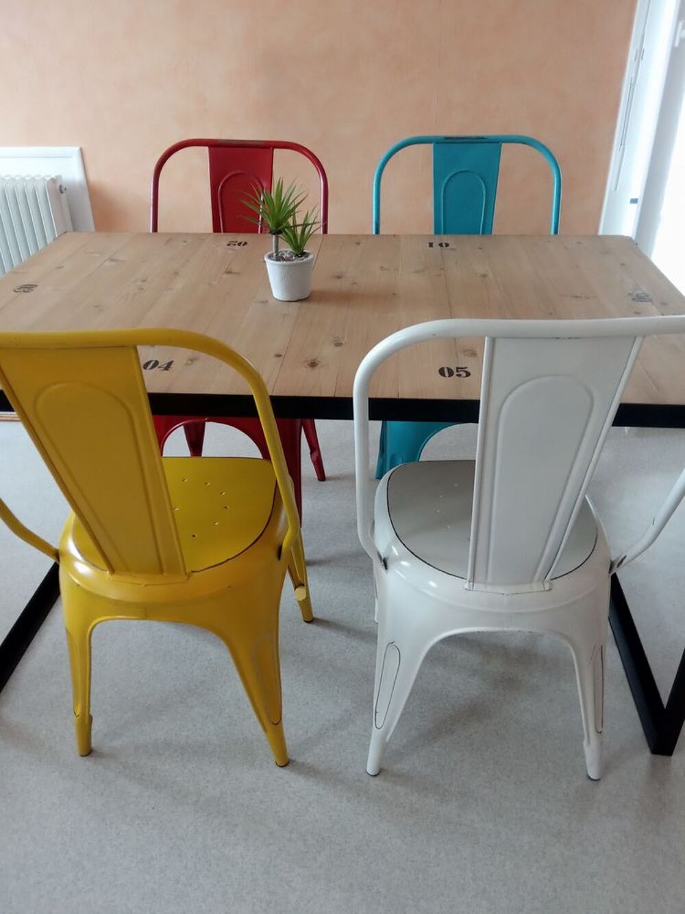 table industrielle et ses chaises Meubles