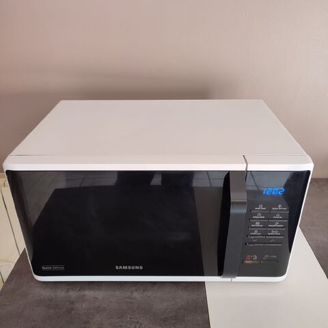 Four Micro-ondes Samsung 23litre 800Watt 100 Le Bourget (93)