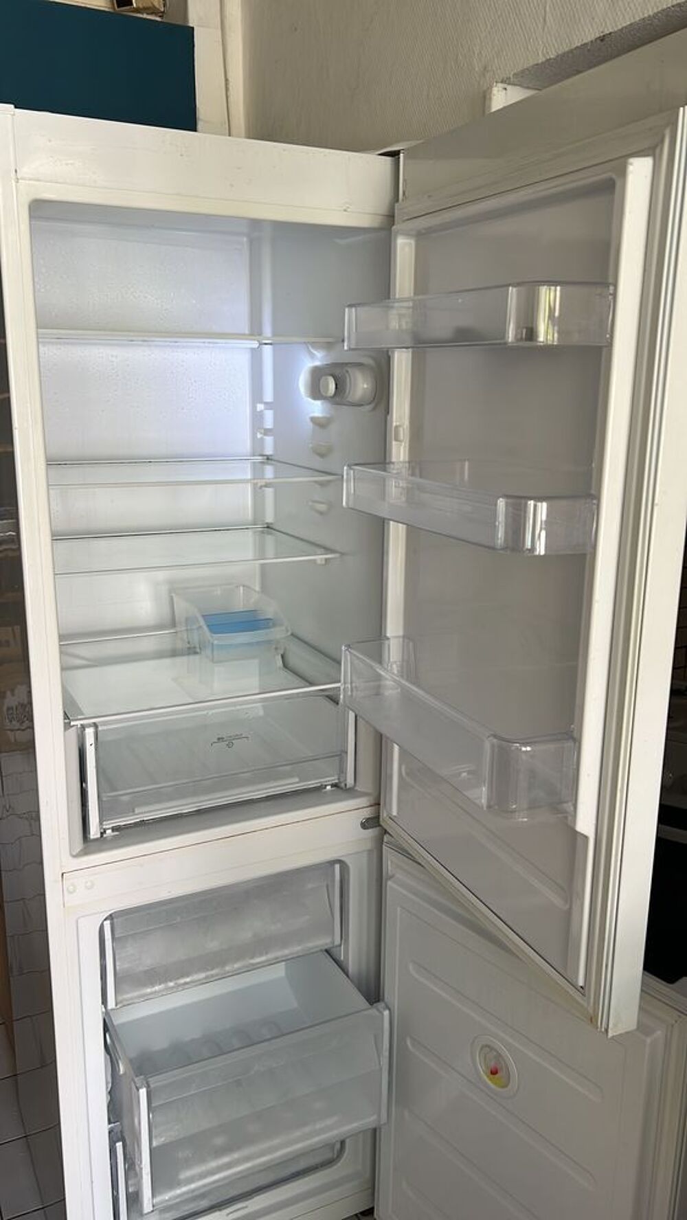 r&eacute;frig&eacute;rateur cong&eacute;lateur Indesit Electroménager