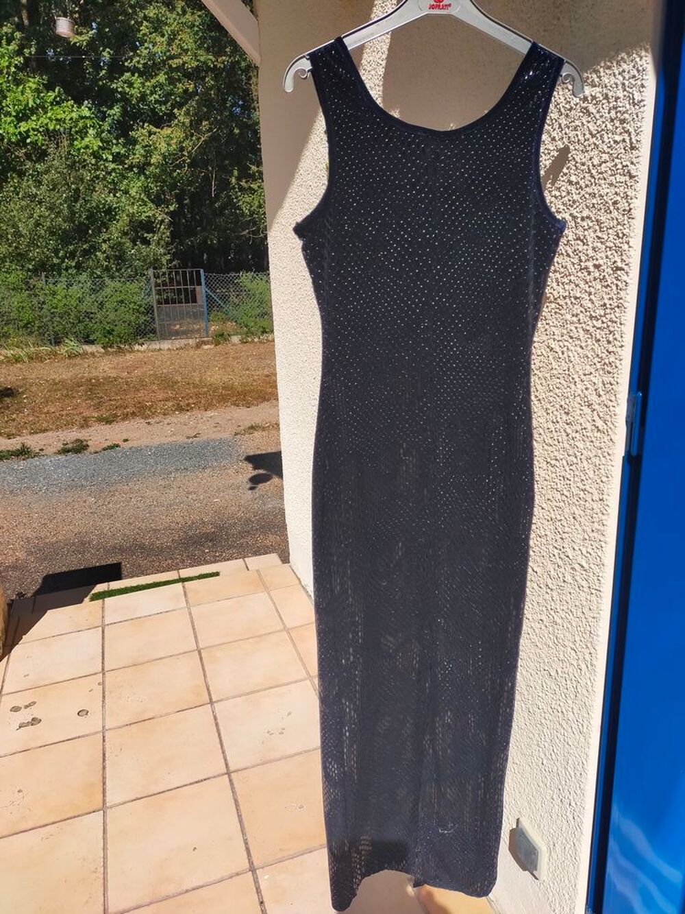 Tr&egrave;s belle robe longue bleu fonc&eacute;. Vêtements