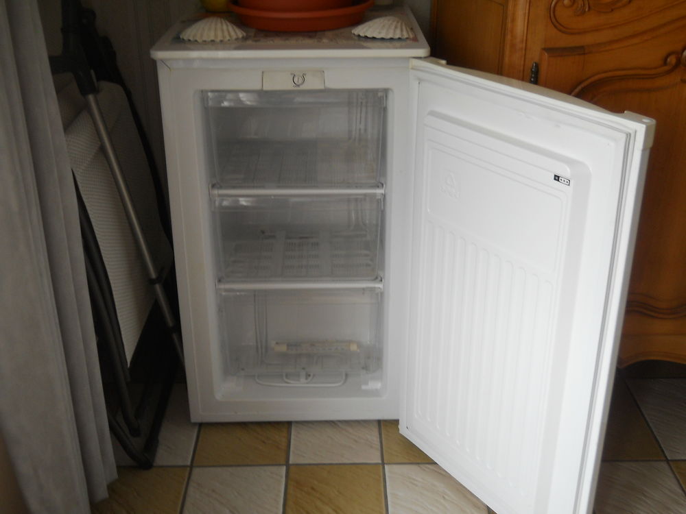 Petit cong&eacute;lateur de 71litres Electroménager