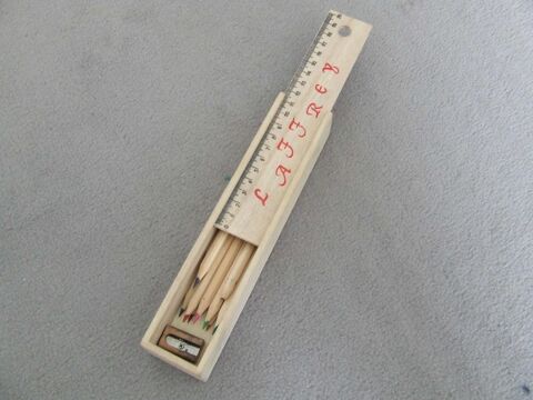 Plumier bois avec crayons de couleur et son taille-crayon 4 Bagnolet (93)