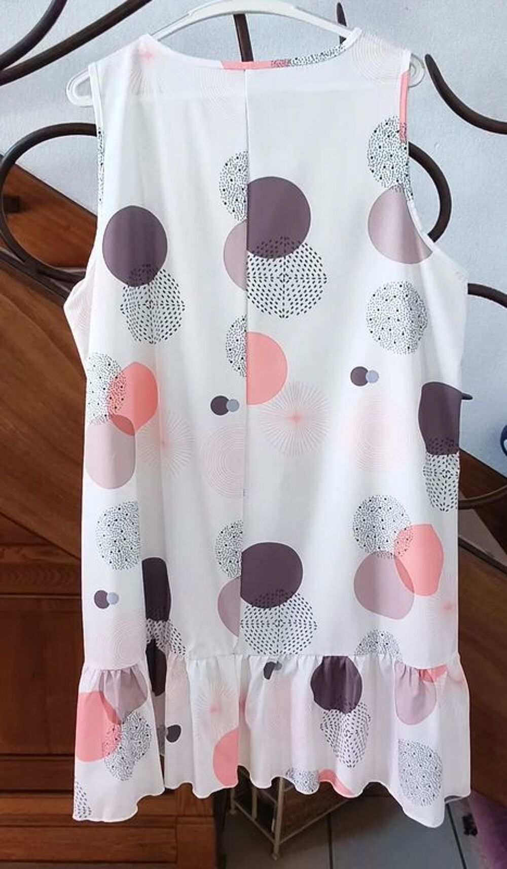 Robe fluide &eacute;crue sans manche Vêtements