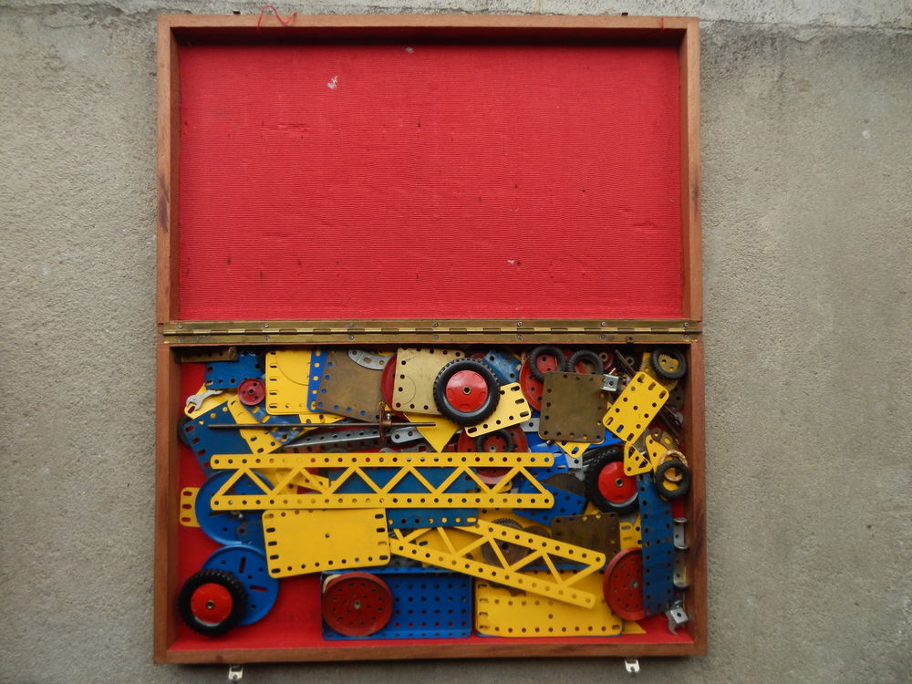 Bo&icirc;tes&quot; Meccano&quot;. Jeux / jouets