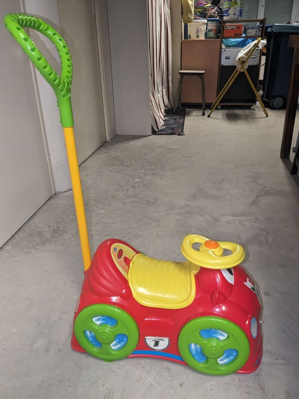 Trotteur camion marque Chicco
Jeux / jouets