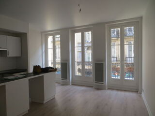  Appartement à louer 3 pièces 60 m²