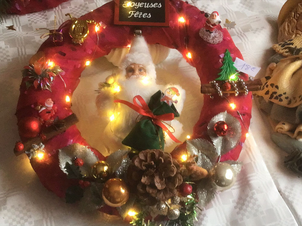 Arrangements de No&euml;l fait maison un grand choix et couronne Décoration