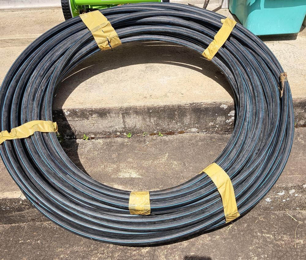 PER poly&eacute;thyl&egrave;ne 50m noir bande bleue 250x3mm
Bricolage