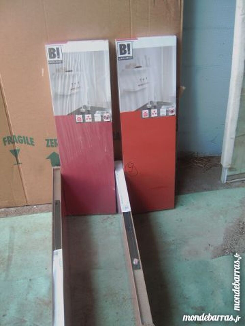 &eacute;tag&egrave;re de couleur neuf 80 x 30 faire un prix Décoration