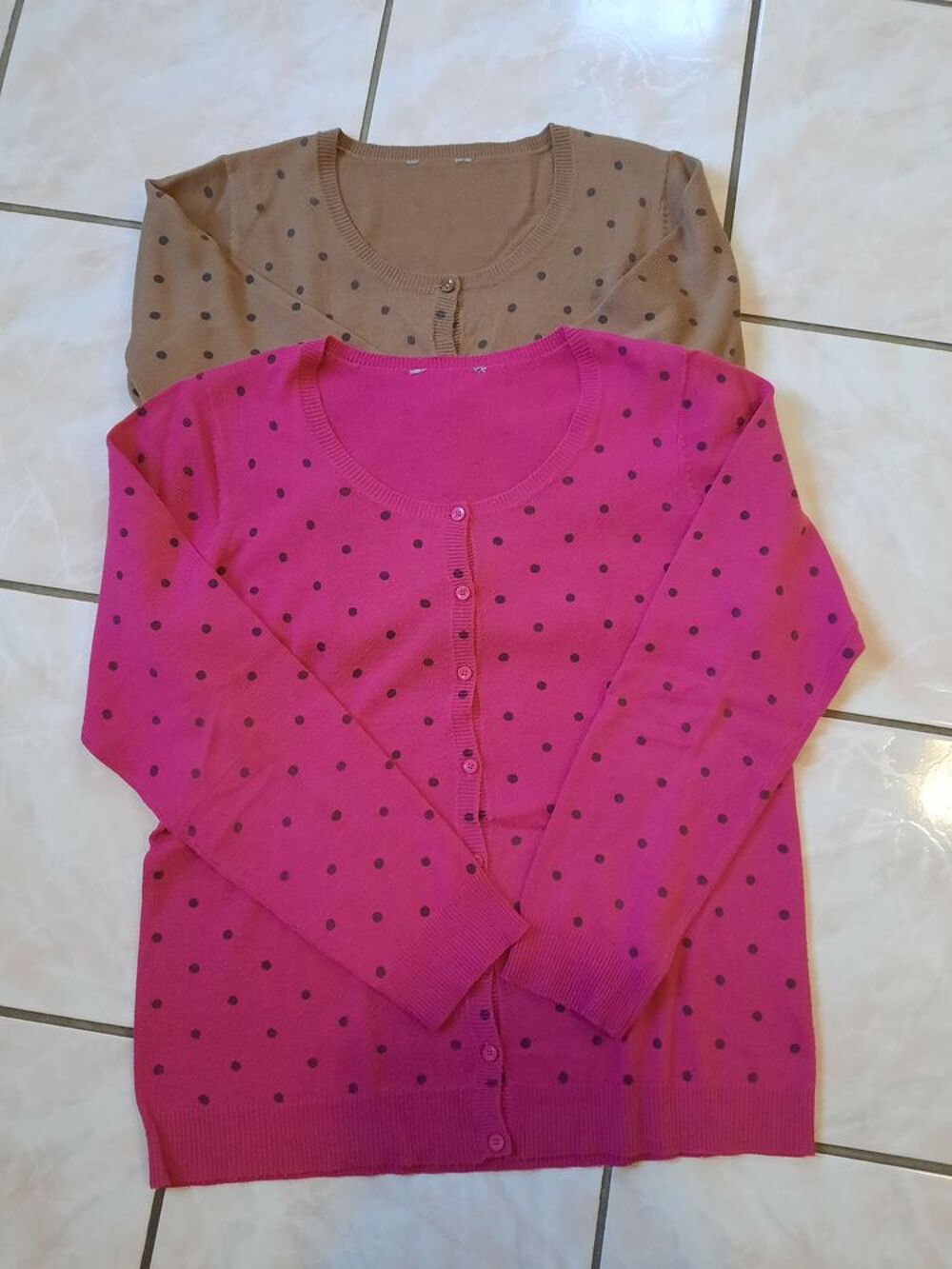 Gilet cardigan rose fuchsia ou marron imprim&eacute; pois T 38 - 40 Vêtements