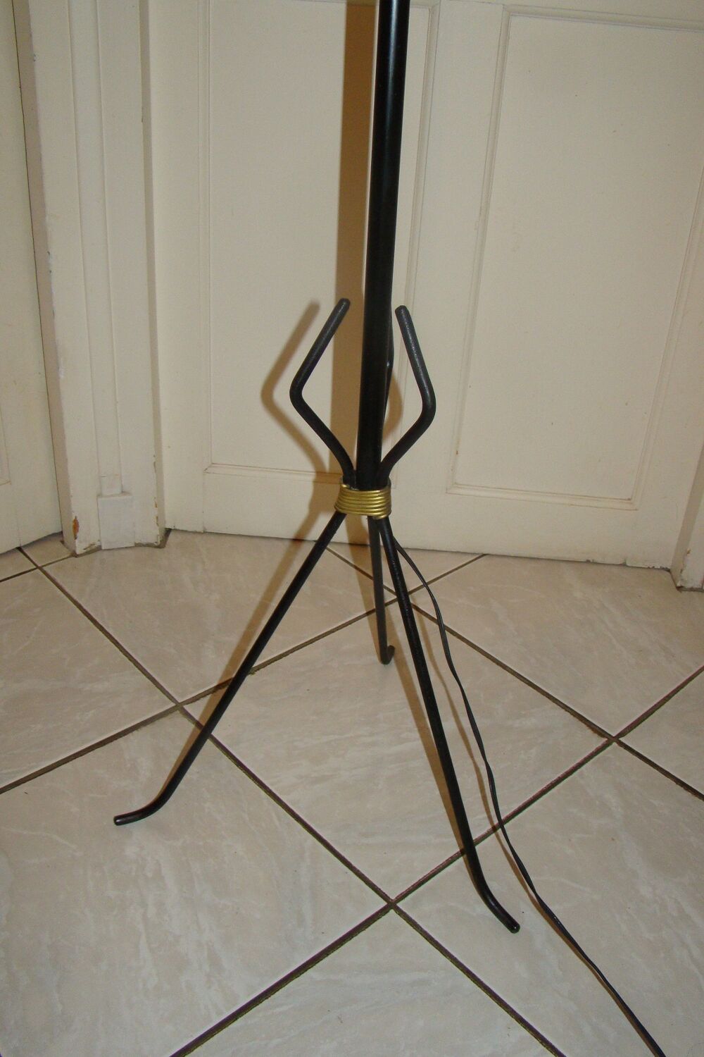 Lampadaire &agrave; pied tripode vintage ann&eacute;es 1950 Décoration