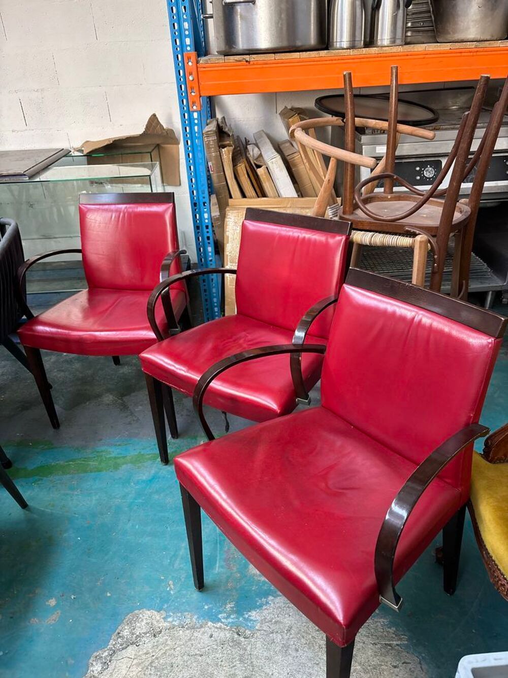 Lot de 6 fauteuils bistrot vintage en simili cuir rouge €" style Art D&eacute;co / brasserie Meubles
