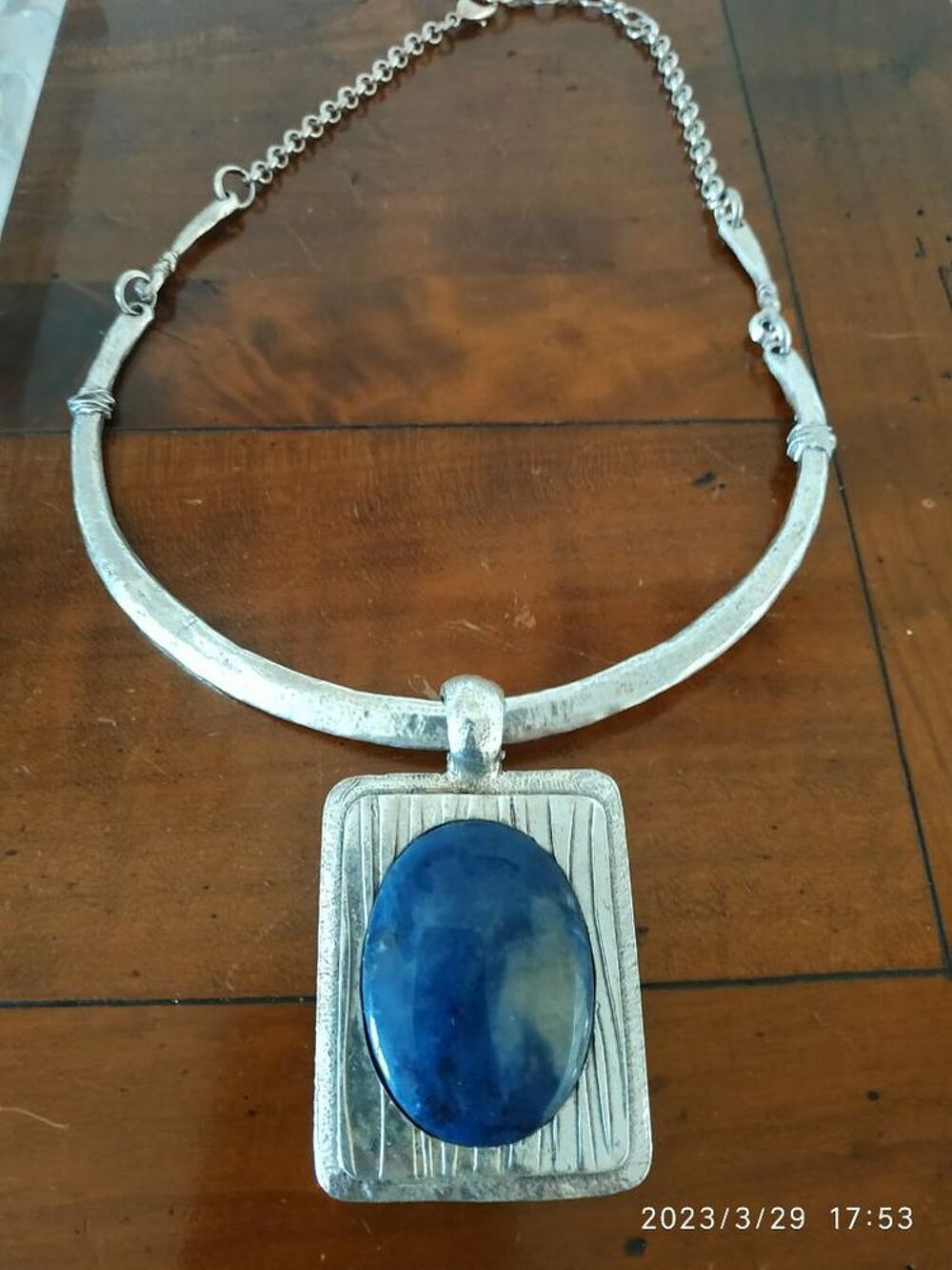 collier ras de cour Bijoux et montres