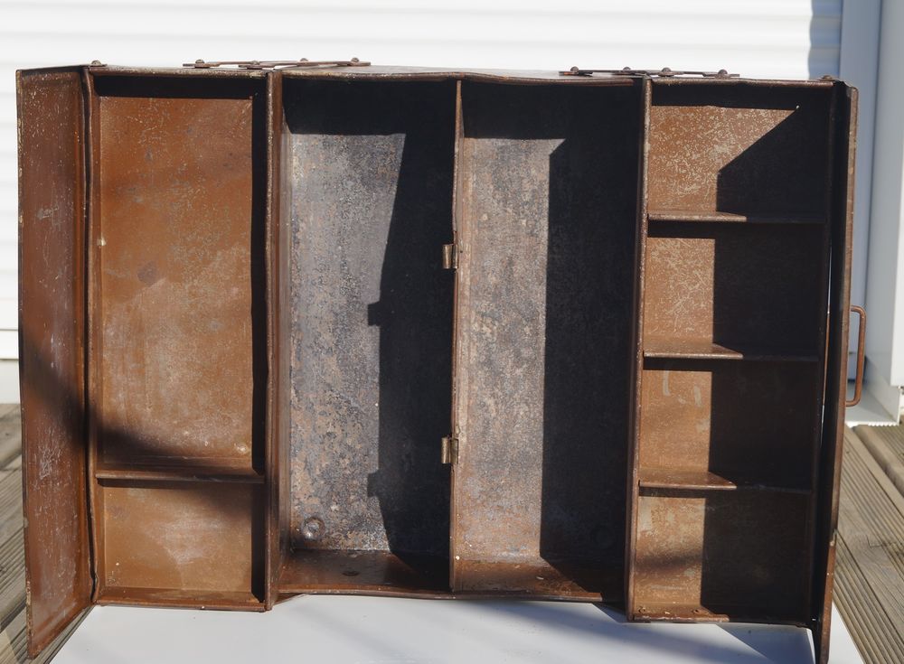 CAISSE A OUTILS VINTAGE MANUFRANCE 