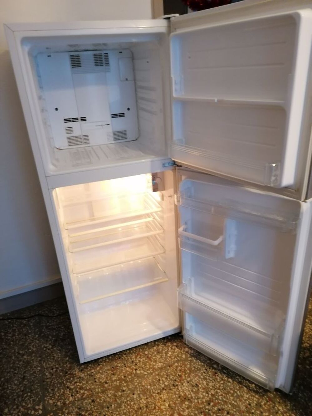 R&eacute;frig&eacute;rateur sharp 191 litre Electrom�nager