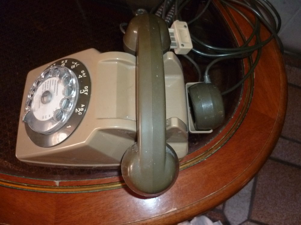T&eacute;l&eacute;phone de collection ancien mod&egrave;le avec cadran &amp; &eacute;couteur Téléphones et tablettes
