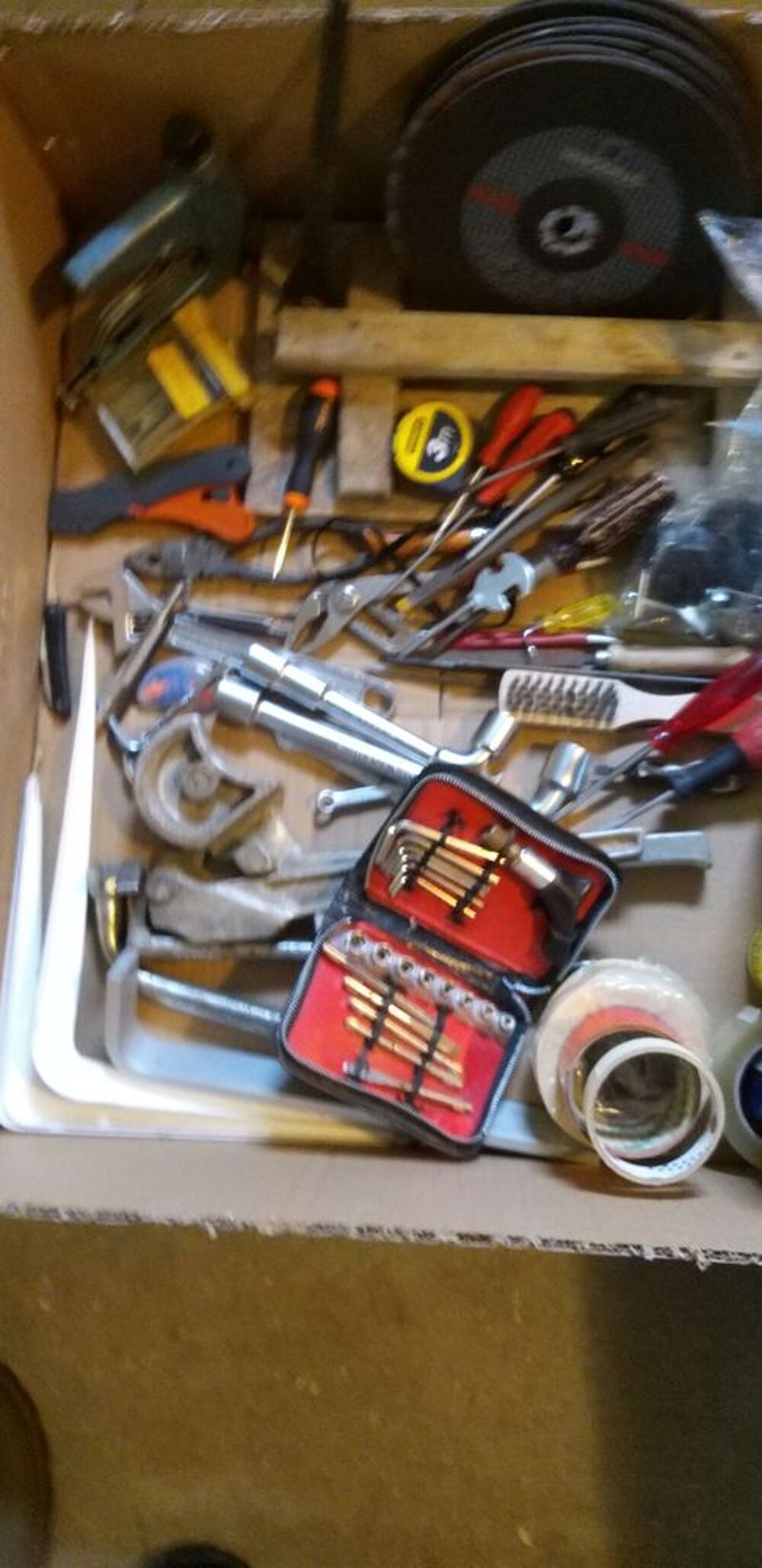   besoin d'aide en bricolage ou jardinage c'est ici 