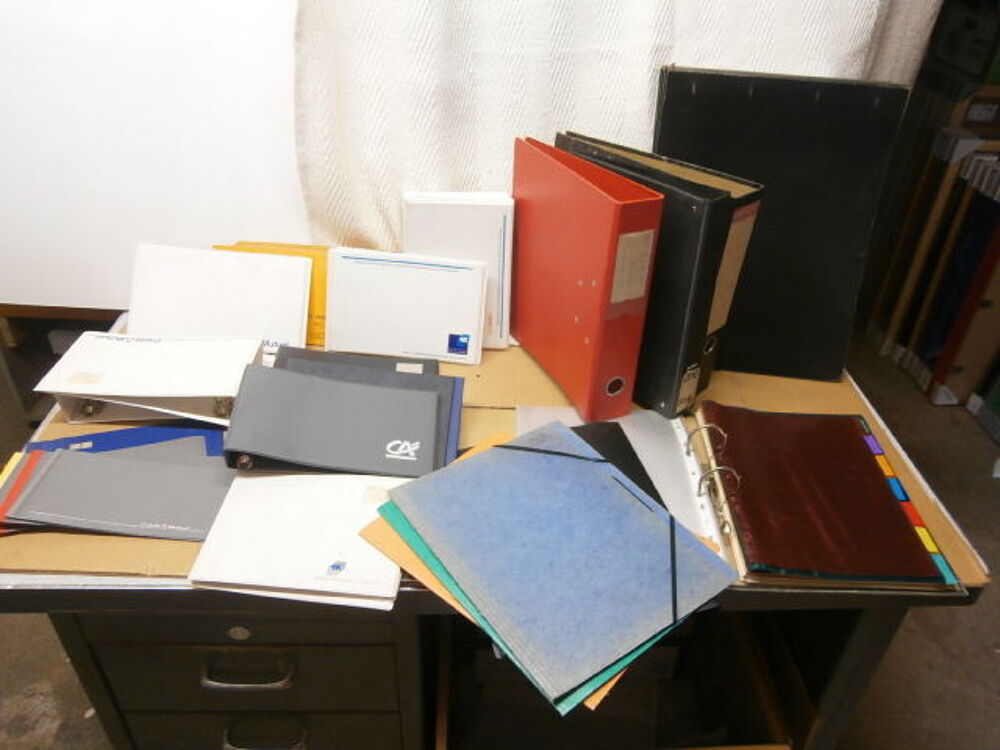 Fournitures scolaires, de bureaux, classeurs divers formats Bricolage