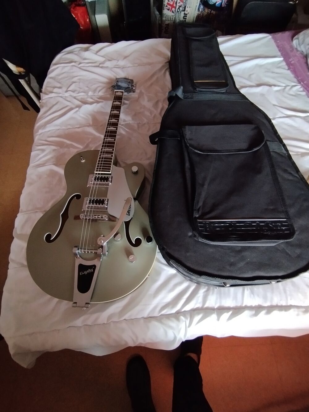 Guitare &agrave;?lectrique Vert avec &agrave;?tui Ann&eacute;e 2012, Marque Gr Instruments de musique