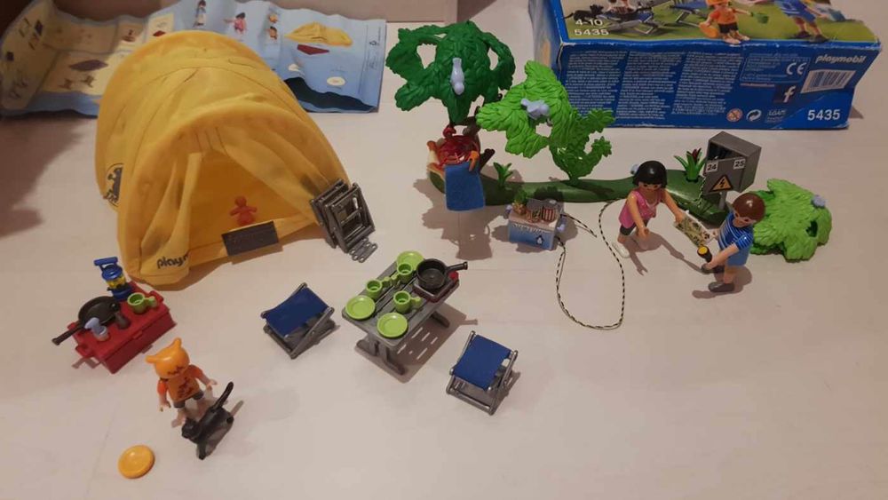 Playmobil ch&acirc;teau m&eacute;di&eacute;val et petites boites Jeux / jouets