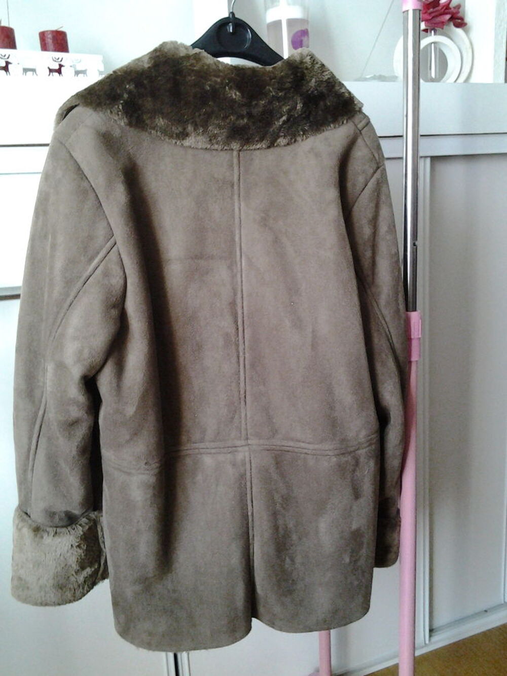 Veste woman KEEP AWAY Taille 40 ,42
Neuve 
Vêtements