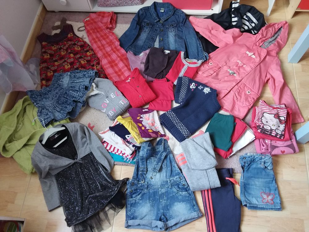 ② Lot de 9 vêtements fille 3 ans- A acheter en lot ou à la piè — Vêtements  enfant