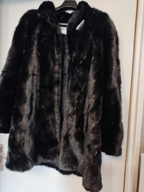 Manteau fausse fourrure  45 Livry-Gargan (93)