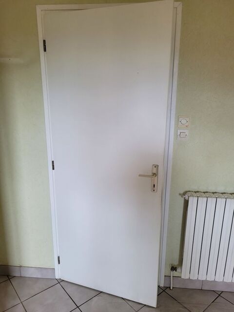 Porte blanche simple SANS cadre, mais avec gonds 30 Vienne (38)