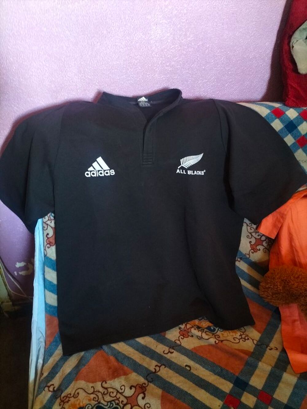 Tea shirt Adidas taille XL tr&egrave;s bon &eacute;tat Vêtements