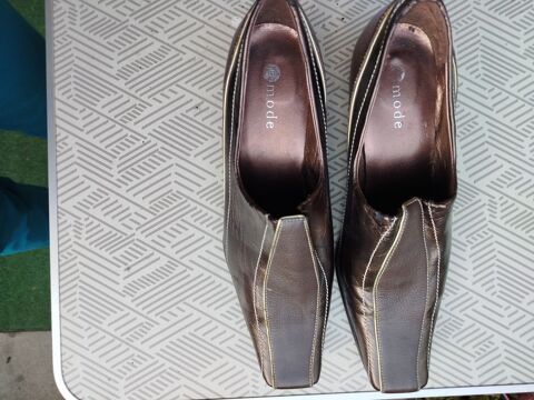 Des chaussures en cuir, pointure 39 25 Annecy (74)