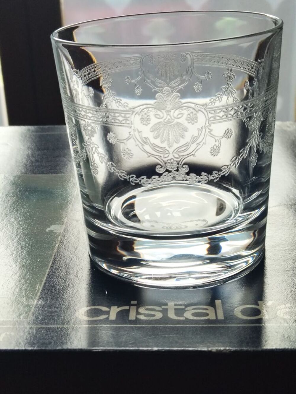 6 verres en " Cristal D'arques" grav&eacute; en relief. Cuisine