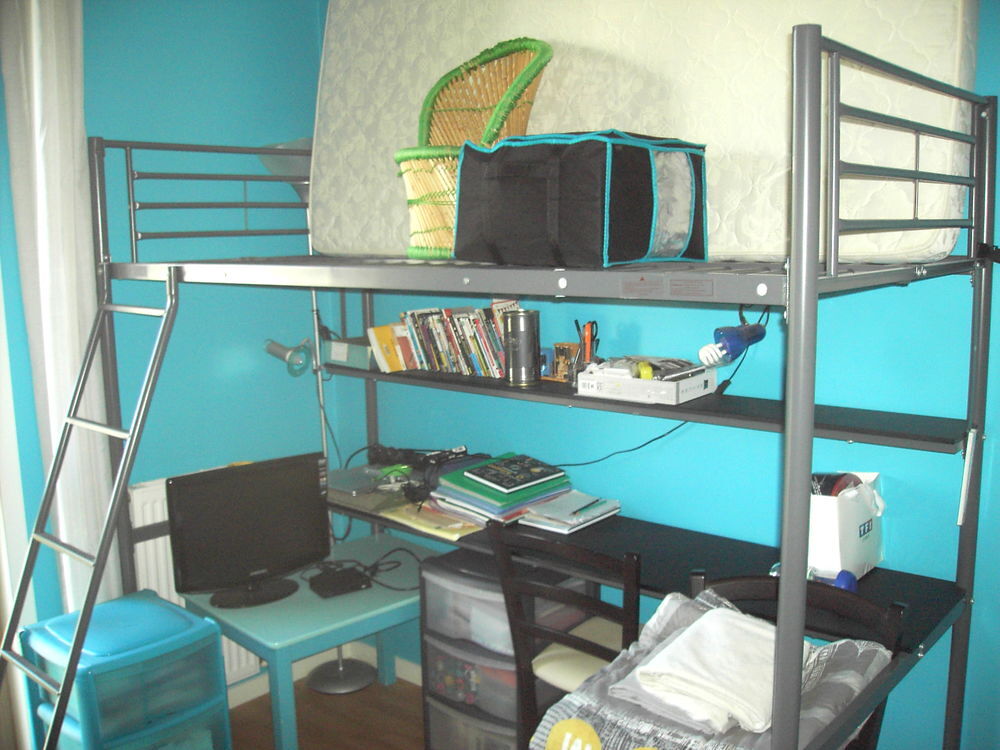 Lit avec plage bureau et &eacute;tag&egrave;re Mobilier enfants
