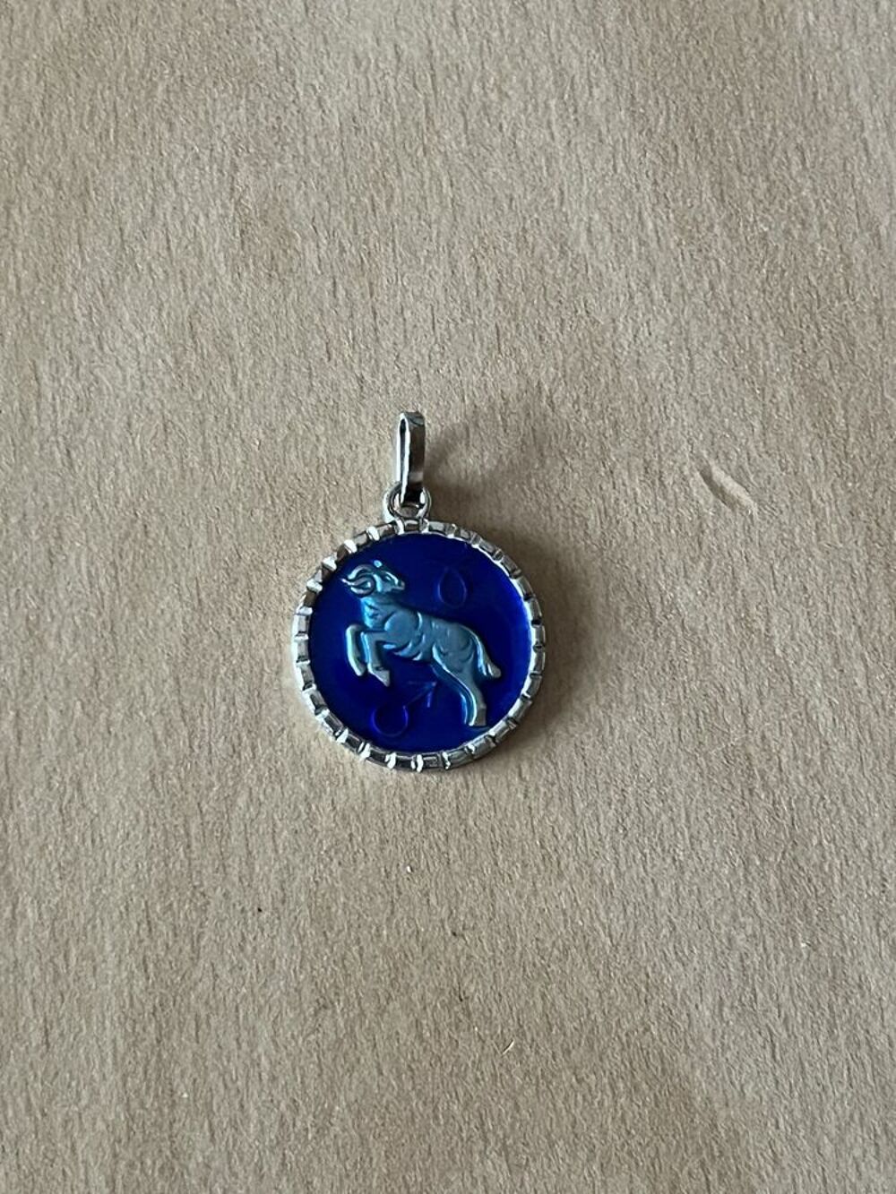 M&eacute;daille pendentif pendant plaqu&eacute; argent B&eacute;lier Bijoux et montres