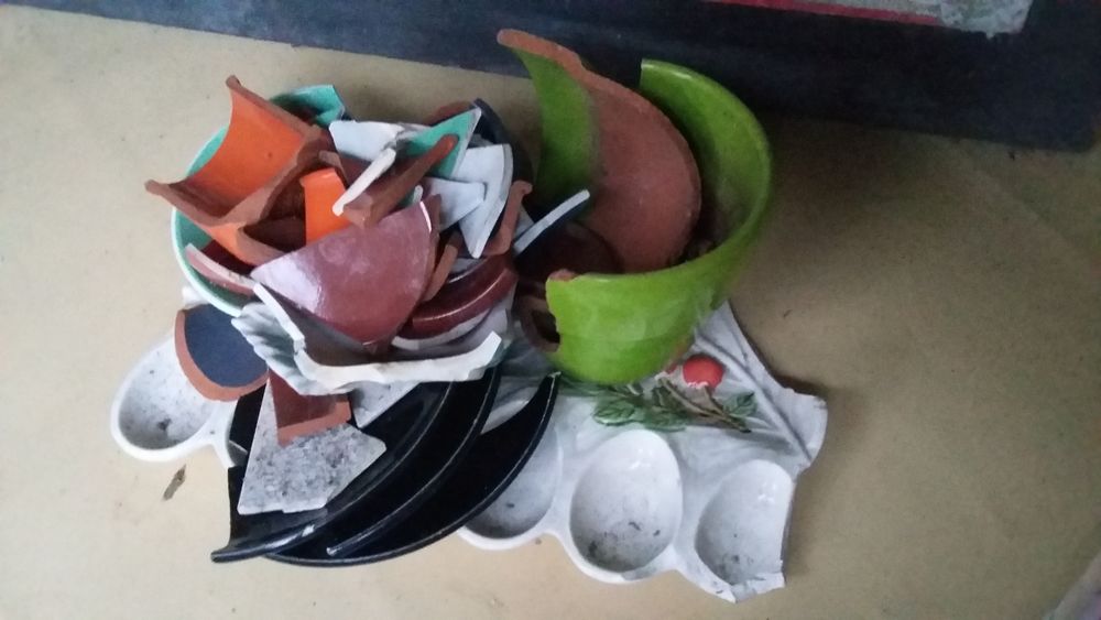 Donne bris de vaisselle ou poterie pour art de la mosa&iuml;que. Décoration