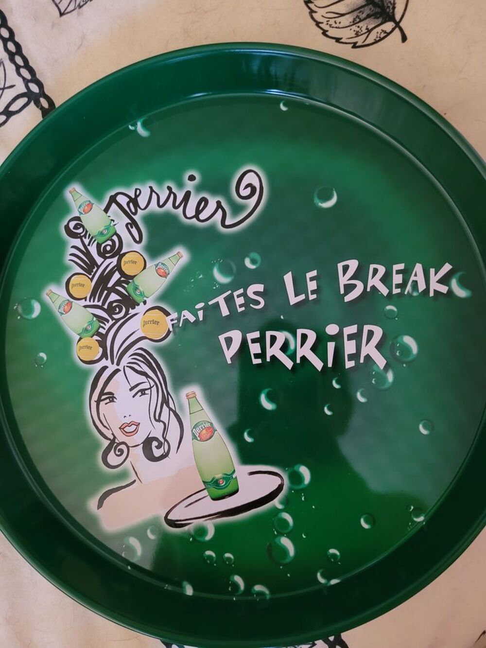 Plateau Perrier en m&eacute;tal Décoration