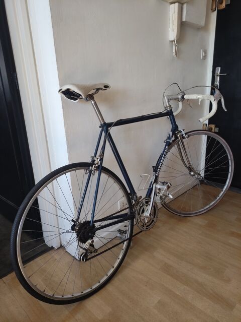 Vélo de course vintage 1985   MOTOBECANE bleu guidon blanc 
Mérignac (33)