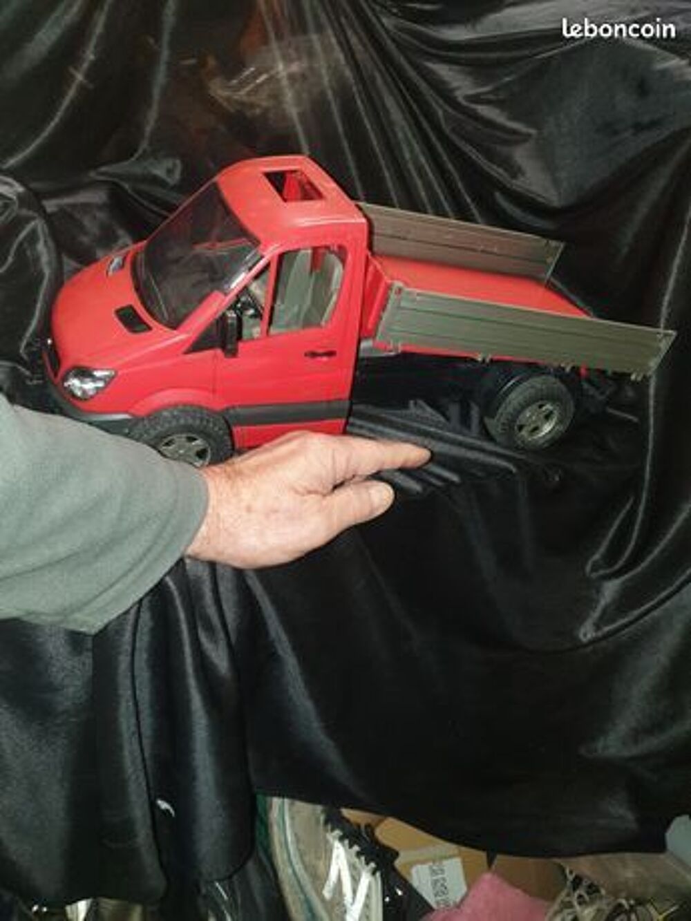 Jouet Camion Rouge Mercedes avec benne Jeux / jouets