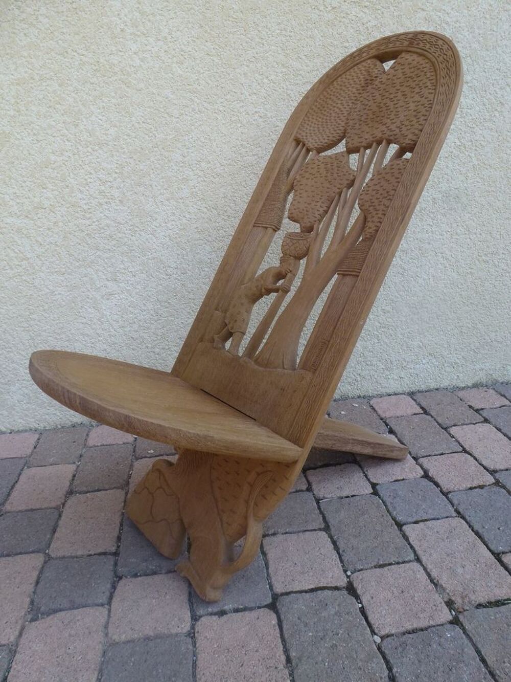 Chaise neuve en bois exotique sculpt&eacute; Meubles