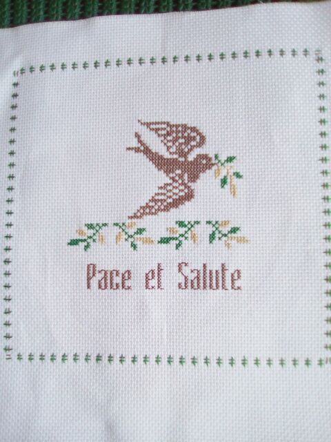 Broderie oiseau et message  Pace et Salute  et ben d'autres Brétigny-sur-Orge (91)