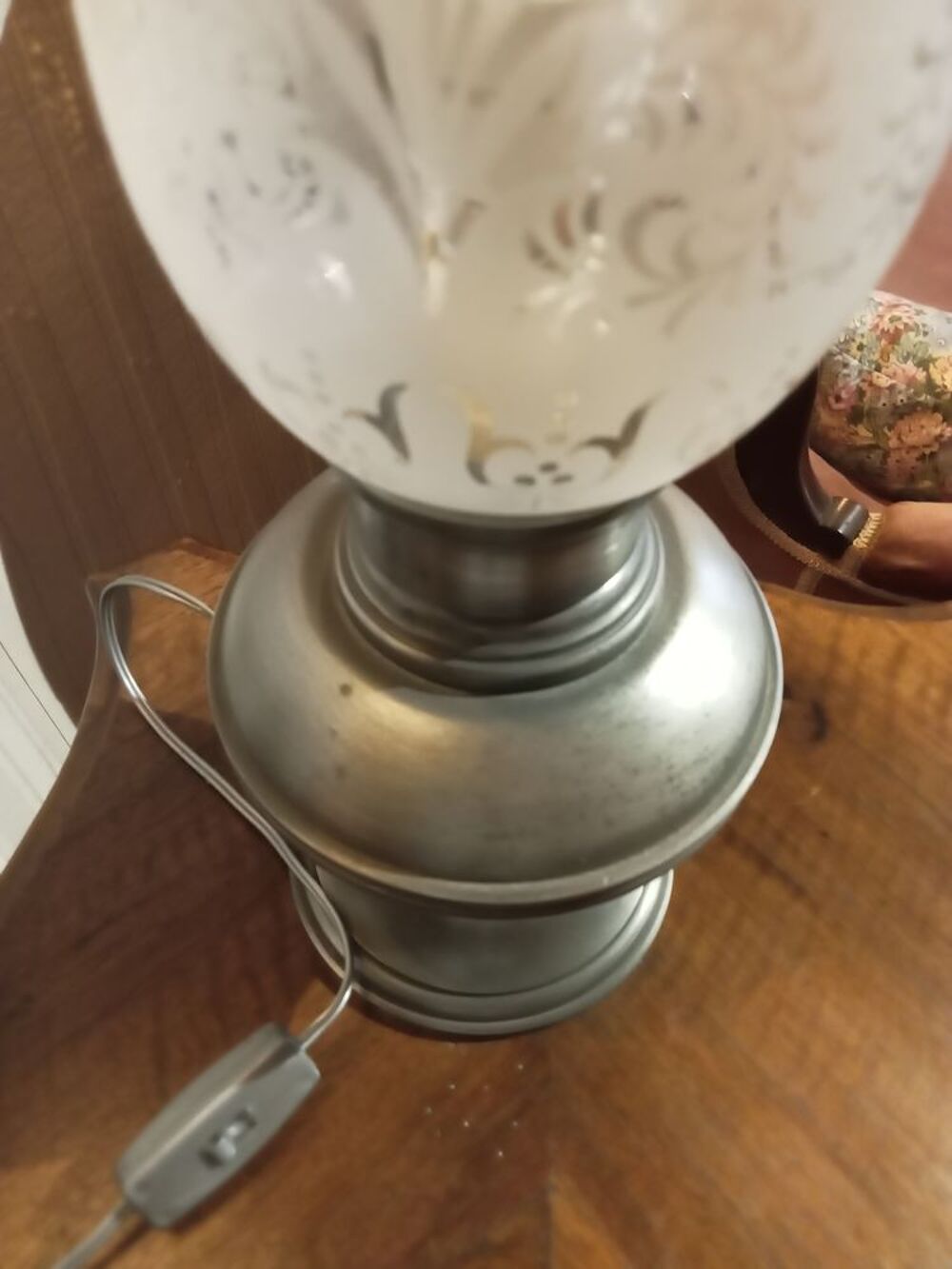 Lampe ancienne sur pied en &eacute;tain D�coration