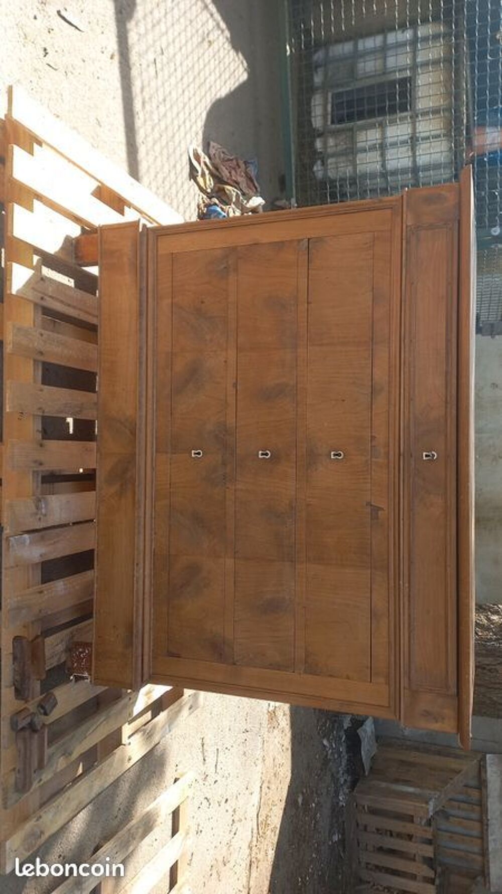 Commode ancienne a r&eacute;nover
Meubles