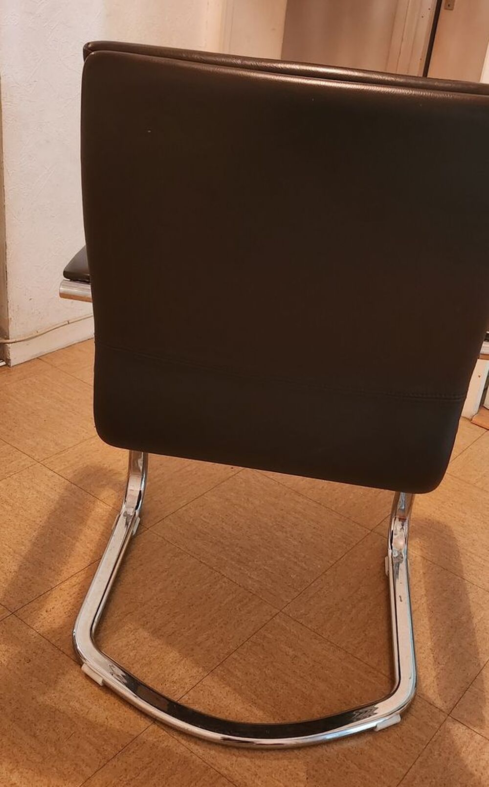Fauteuil cuire mod&egrave;le num&eacute;rot&eacute; Meubles