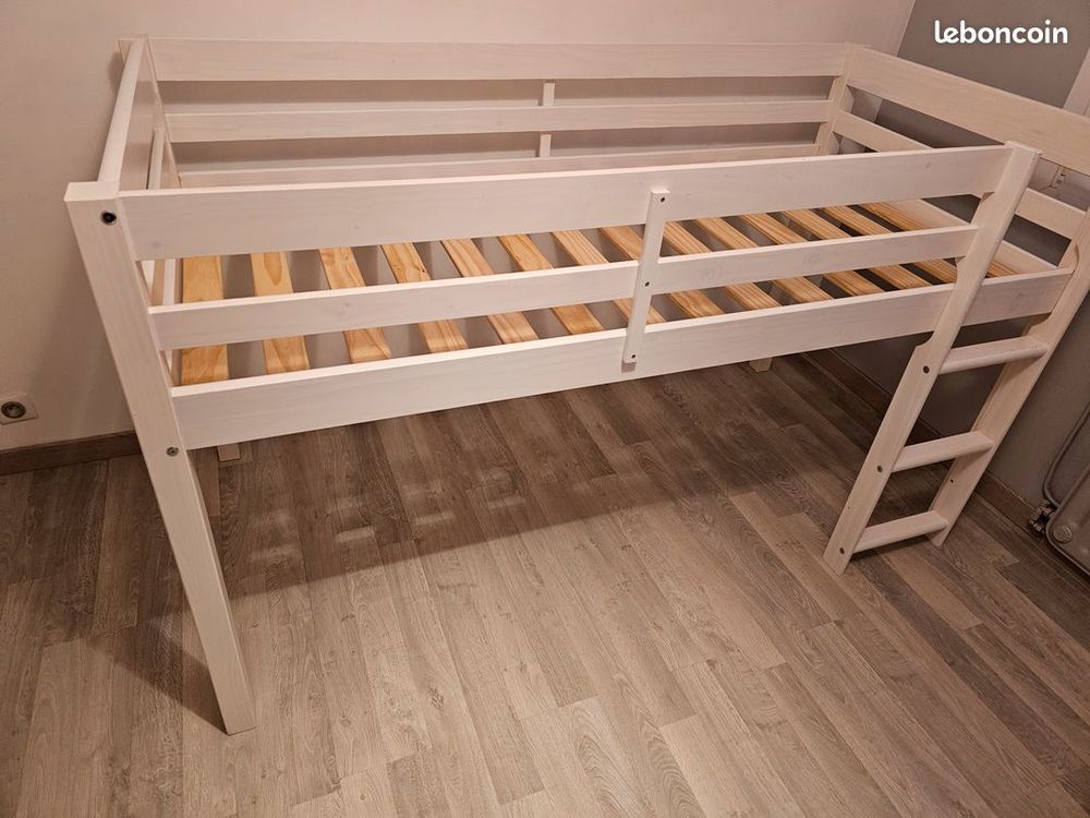 Lit enfant sur&eacute;lev&eacute; Meubles