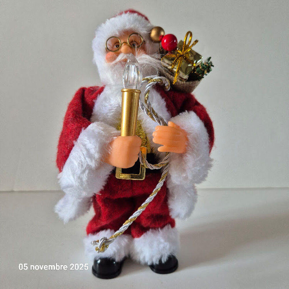 P&egrave;re Noel lumineux et chanteur , fonctionne &agrave; piles, R6 x 2 Décoration