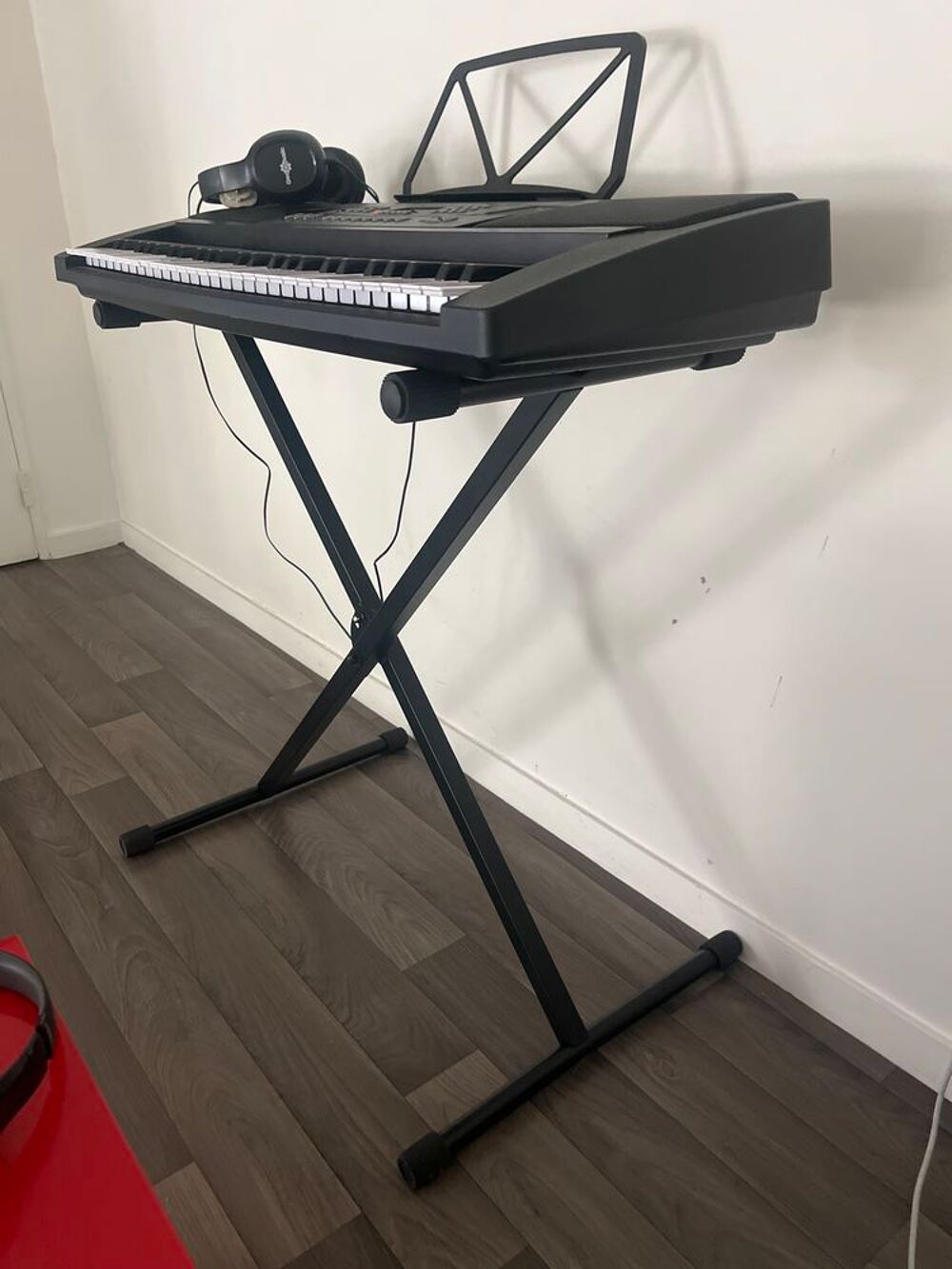 synthe piano avec pied et casque Instruments de musique