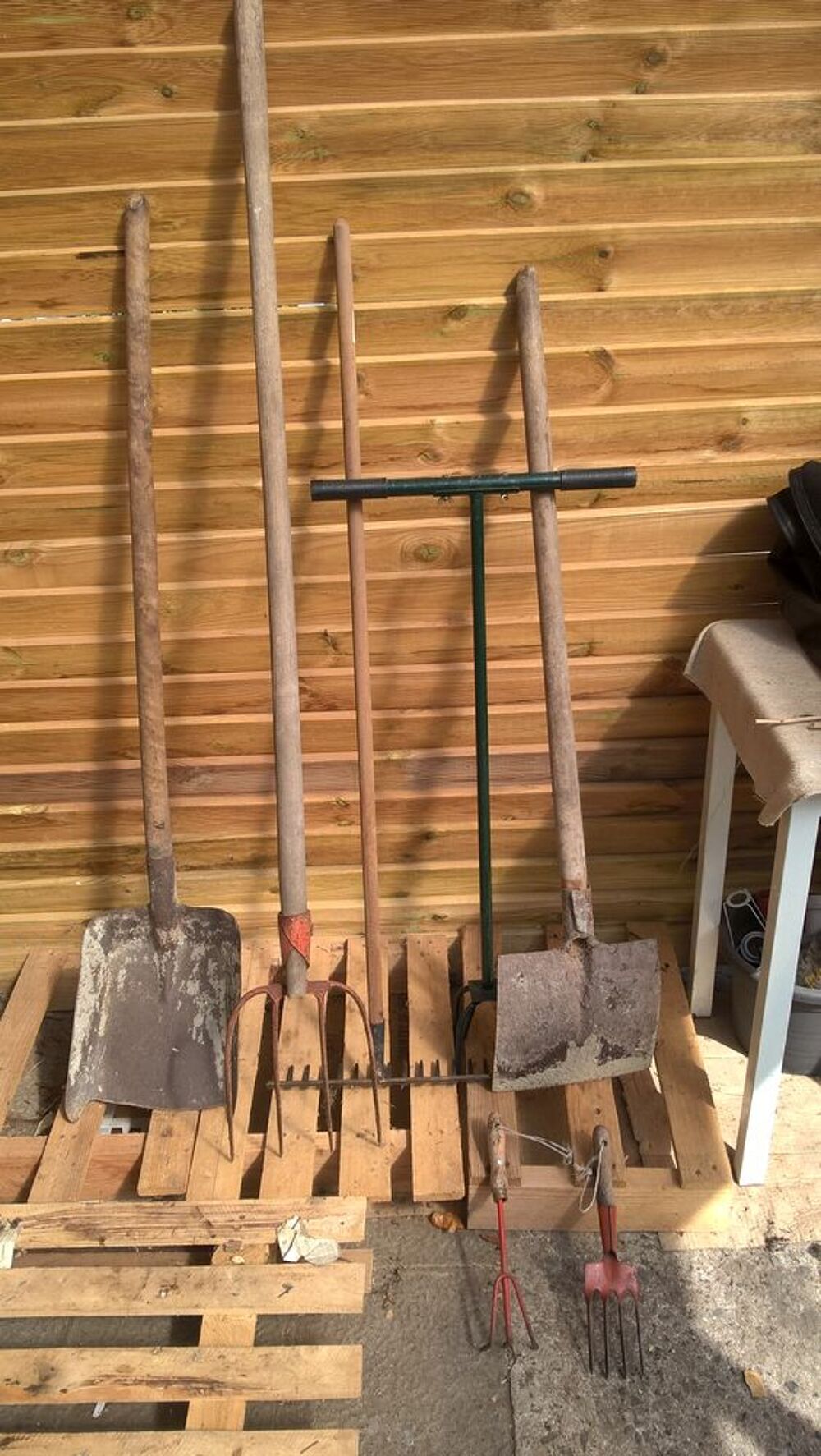 Outils de jardin. Jardin