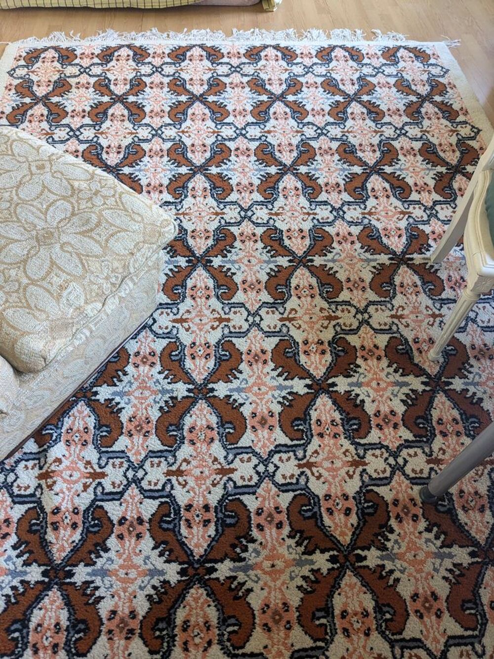 Tr&egrave;s beau tapis en laine Décoration